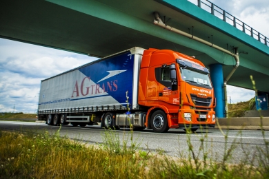We offer a full range of logistics and transportation.